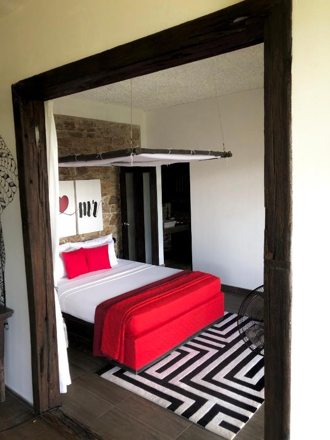 Romance In Bed and breakfast Ella